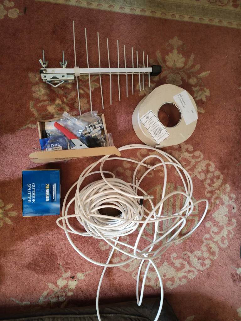 Compact Freeview TV aerial cable reel connectors outdoor splitter bundle