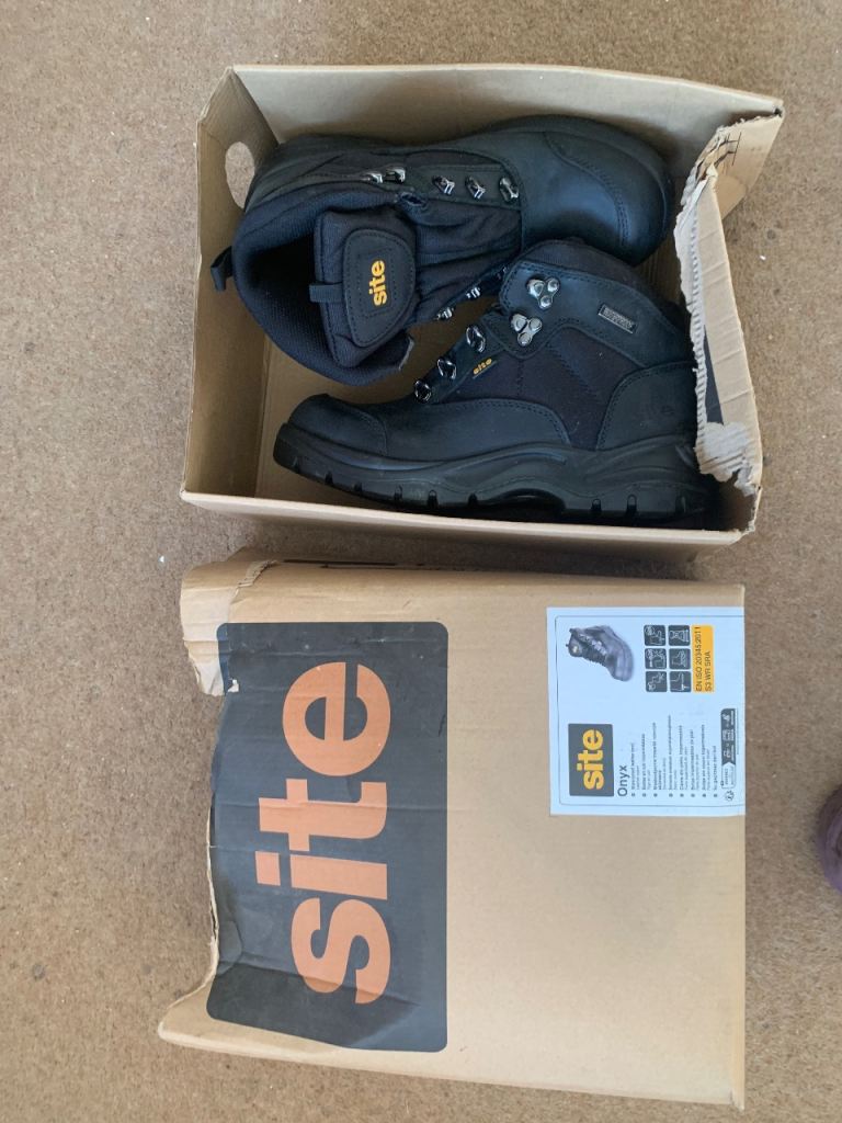 Black Boots 