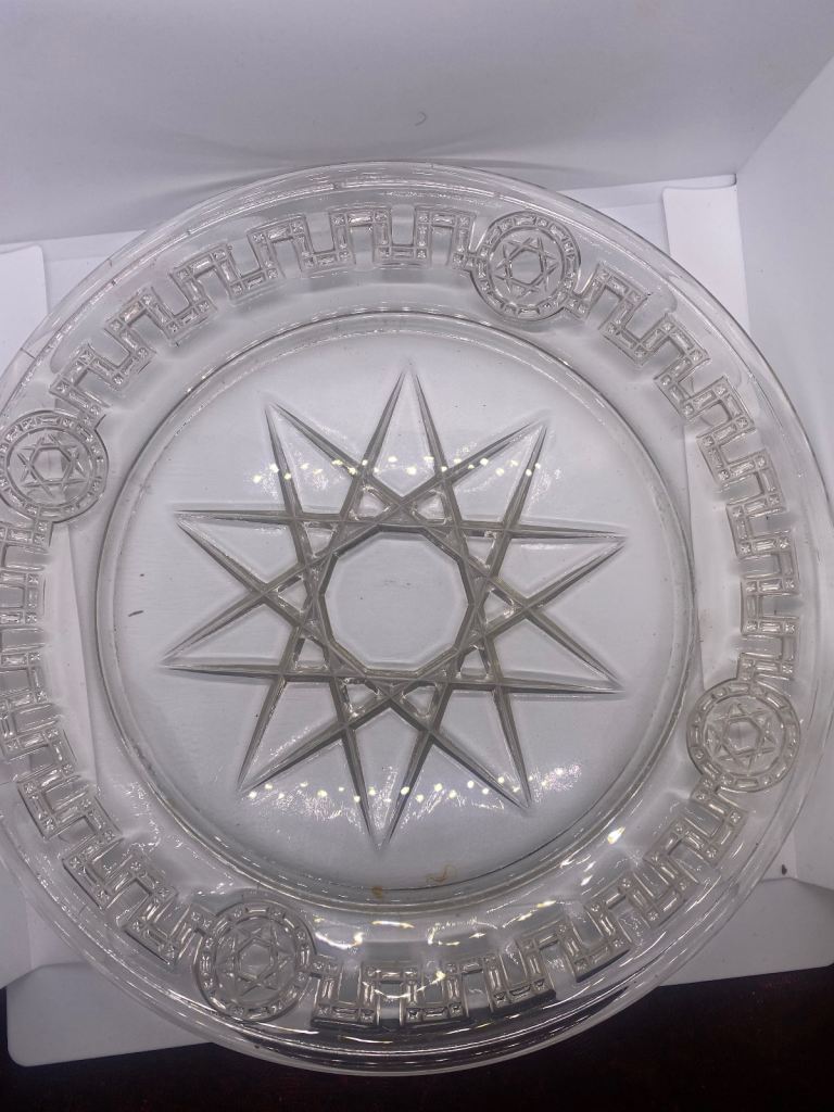 Glass patterned plate 