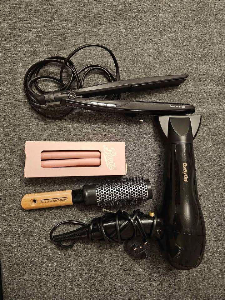 image for Babyliss Hairdryer and straightener with accesories