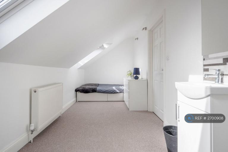 1 bedroom in Gammons Lane, Watford, WD24 (#2700908)