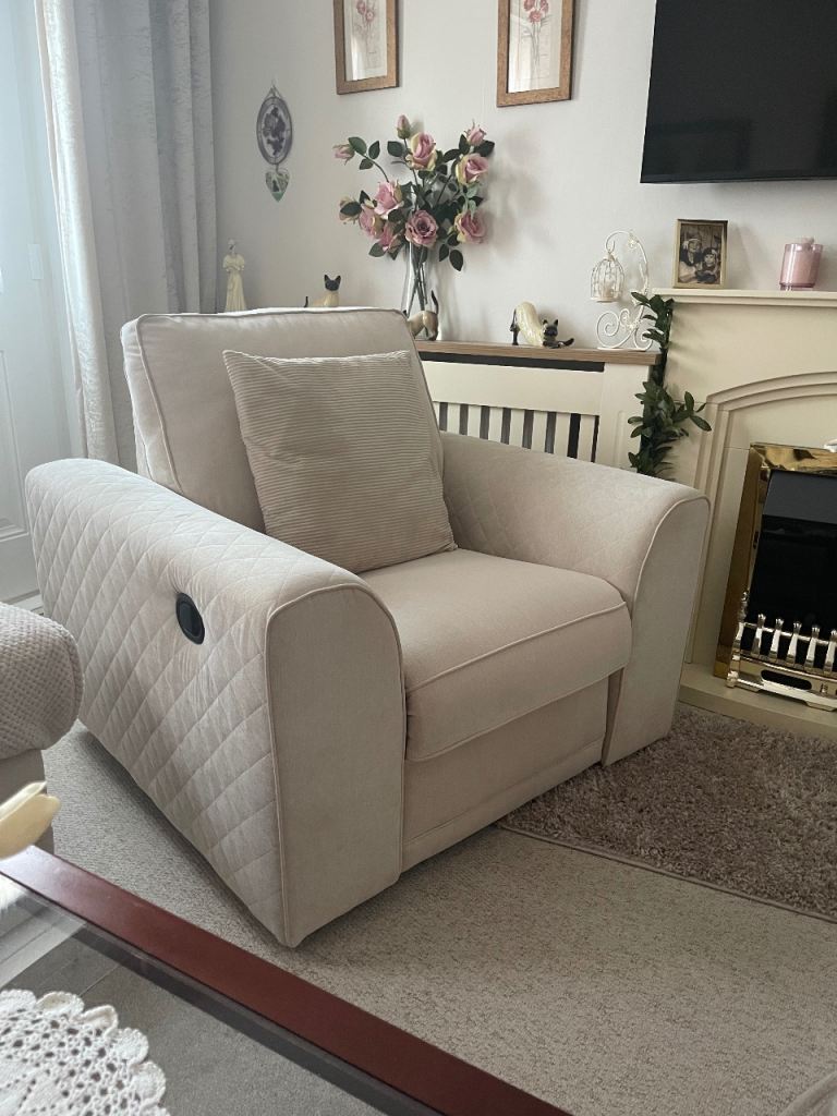 Cream Fabric Armchair with Recliner Function – Good Condition
