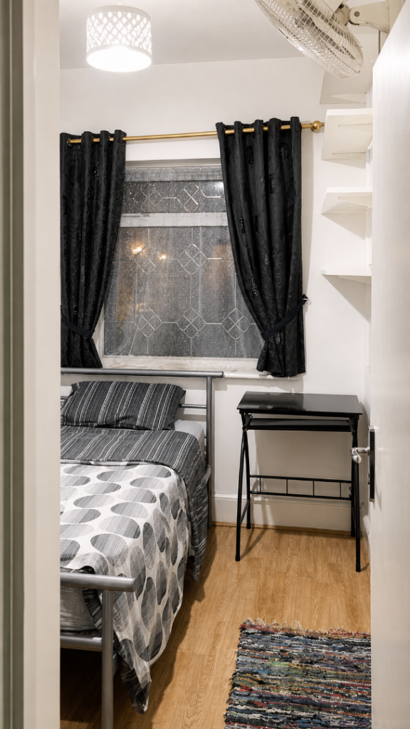 Bright Single Room to Rent with Excellent Public Transport Links - All bills included.