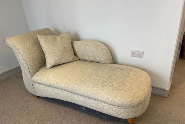 Stylish Chaise Couch with Cushion