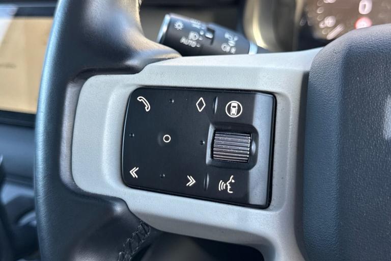 2024 Land Rover Defender 110 3.0 D300 X-Dynamic SE 5dr SUV DIESEL Automatic