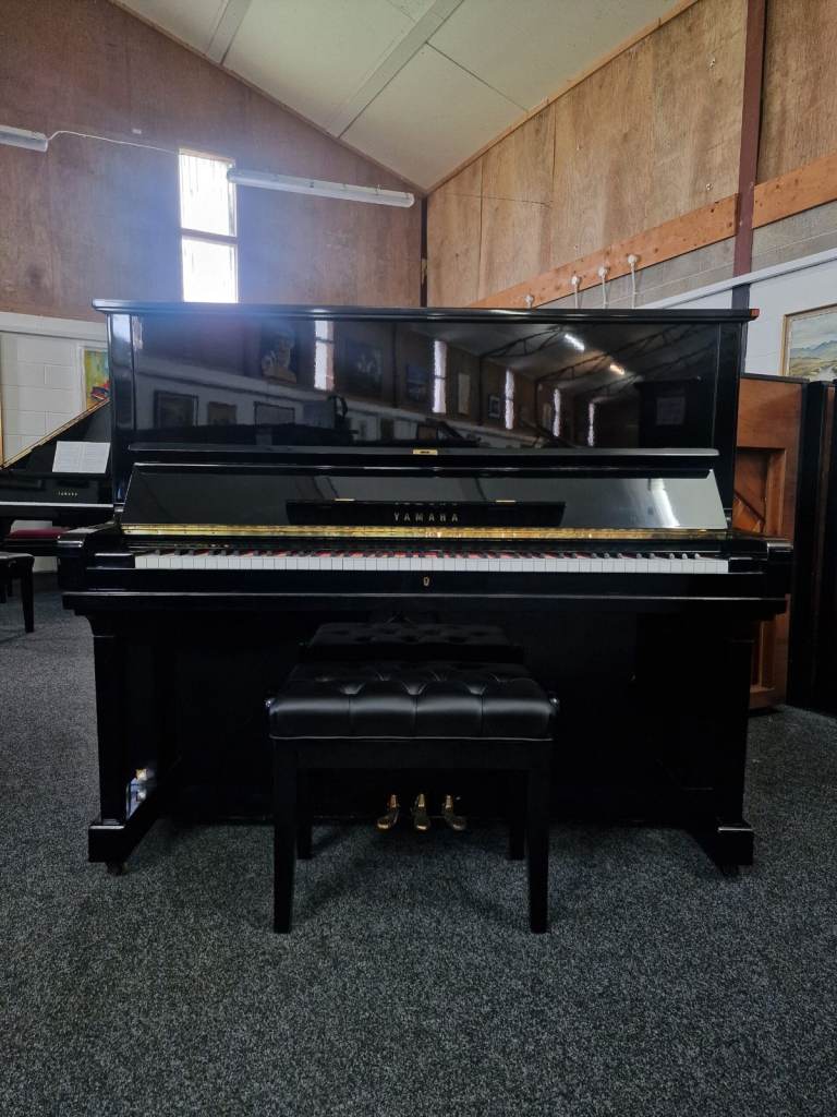 Yamaha U3 | Polished Black Ebony Finish 