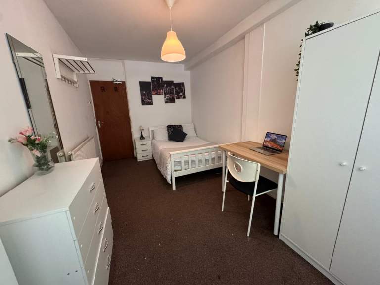 🌿Double Room for Rent – Chalk Farm / Camden Town NW1📍Available Now!