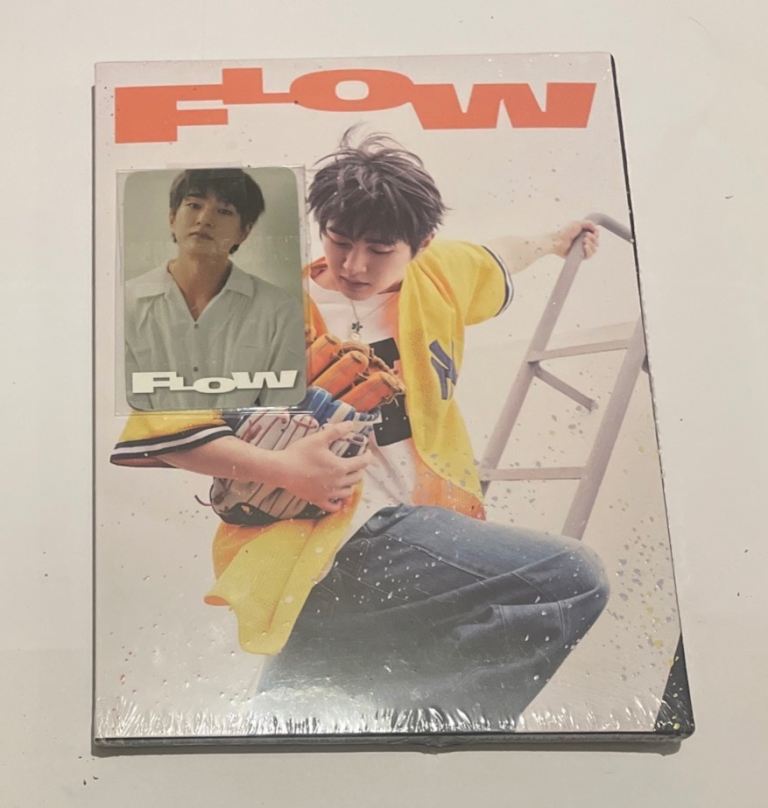 Onew Flow - incl. Photobook, Band Seal, Sticker, Photocard + Fo (CD). NEW SEALED