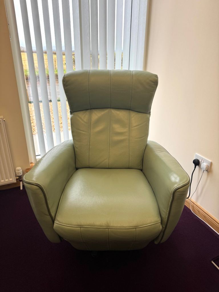 4 x Italian Leather Electric Swivel Recliner Chairs – Battery Operated – £300 Each
