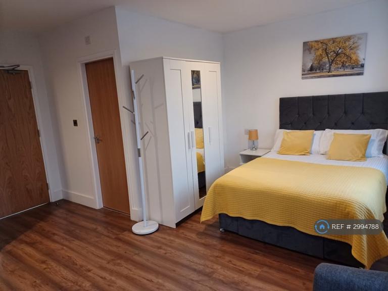 1 bedroom flat in Chapel St, Stafford, ST16 (1 bed) (#2994788)