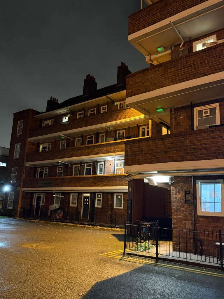 HAGGERSTON/HACKNEY, E2, LOVELY 3 DOUBLE BEDROOM APARTMENT 