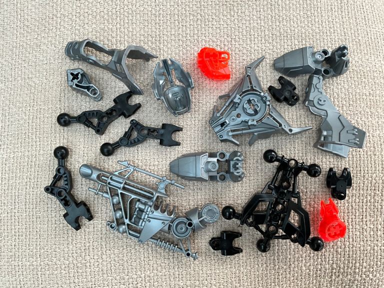 LEGO Hero Factory Duncan Bulk 7168, complete with assembly instruction guide.