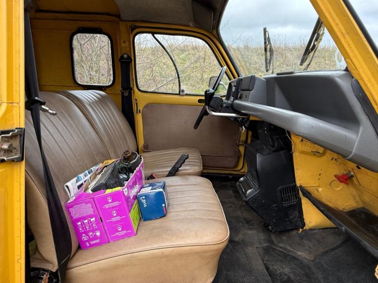 ** RARE VAN ** 1987 (D) Renault 4 F4 1.1 LHD 'La Poste' van                   