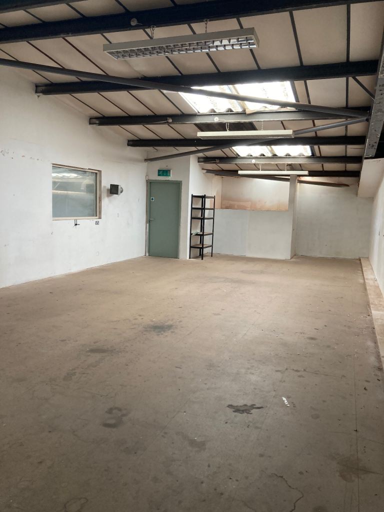 SMALL BUSINESS UPPER FLOOR UNIT - SIZE: Approximately 900sq.ft RENT: £630 (Including VAT & bills)