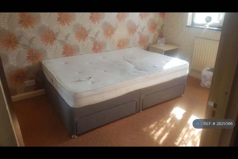 1 bedroom in Kinder Close, London, SE28 (#2825086)