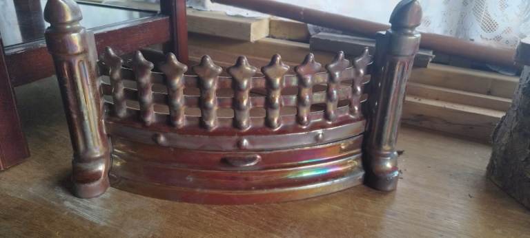 Antique Iron Enameled Front Fire Grate