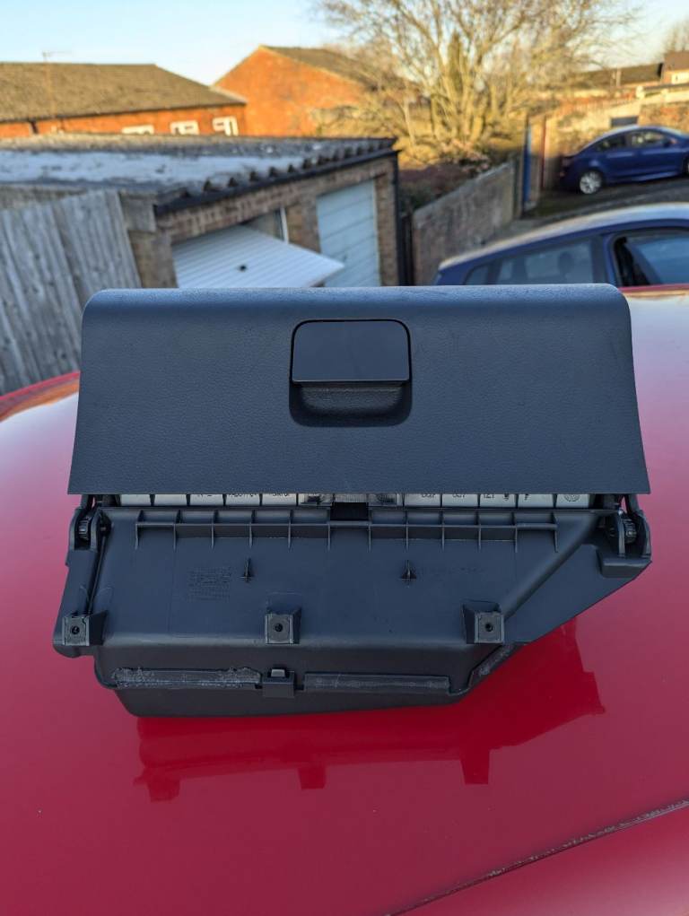 VW polo 9n3 glovebox