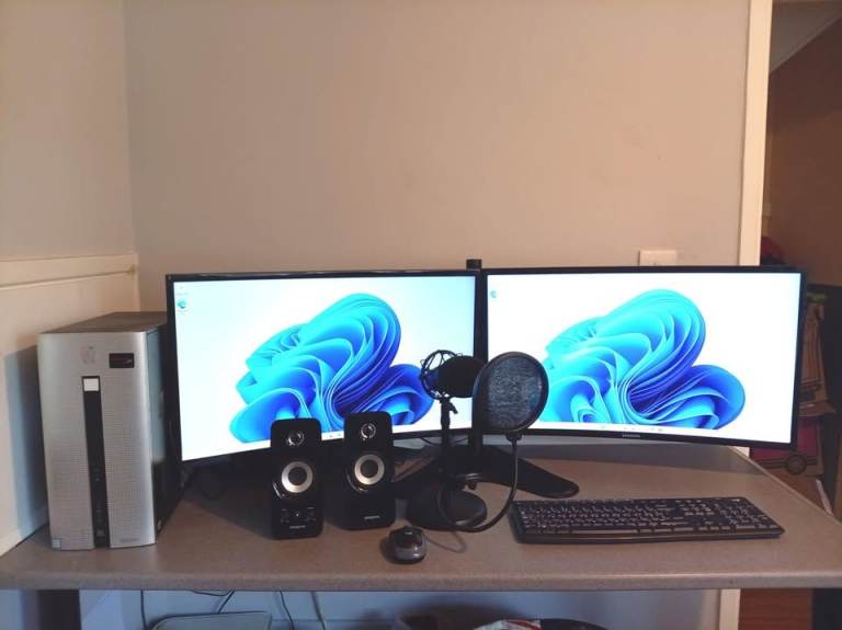 HP Intel i7 3.4GHz 3TB HDD + 128gb SSD 16gb Ram PC - + dual 27" Samsung hd monitors + accesories