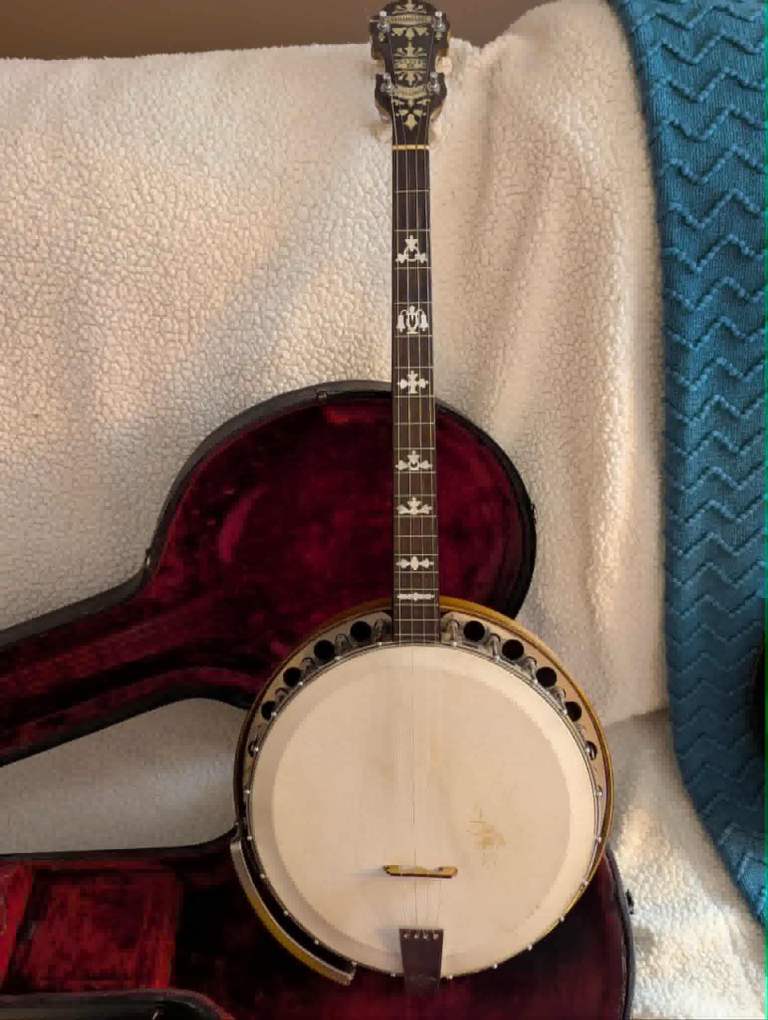 Paramount Style B Tenor Banjo (1920s) – Maple Resonator – Original Case