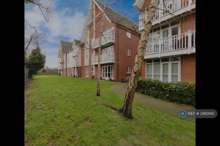 2 bedroom flat in West Brook House, Solihull, B92 (2 bed) (#2993140)