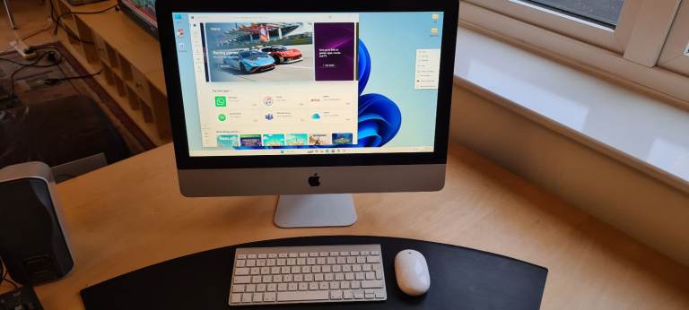 Beautiful & ICONIC APPLE iMAC All-In-One PC updated with the Latest WINDOWS 11 Pro OS - Excellent!