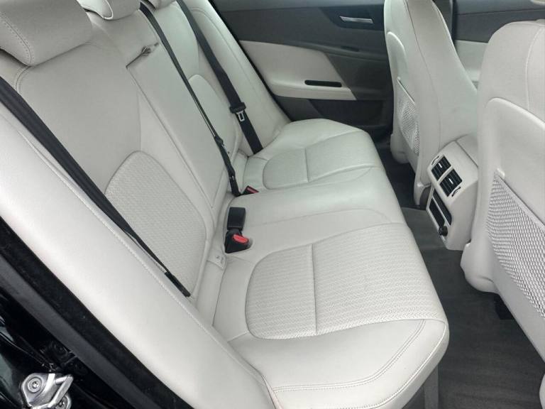 2016 65 JAGUAR XE 2.0D PORTFOLIO SALOON 4DR DIESEL AUTO EURO 6 (S/S) (180 PS) DI