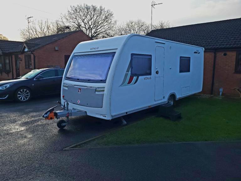 2015 Lunar Venus 540/4 berth, light weight, fixed bed, end bathroom.