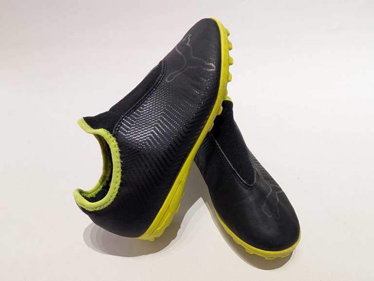 Puma Kids Finesse Astro Turf Football Boots UK 3 (VERY GOOD CONDITION)