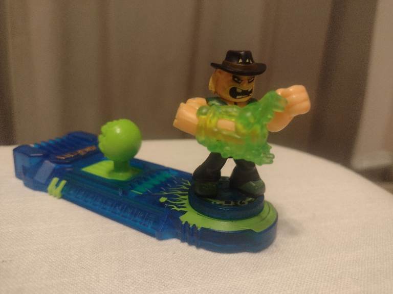 Akedo warrior with controller Max Snapper.