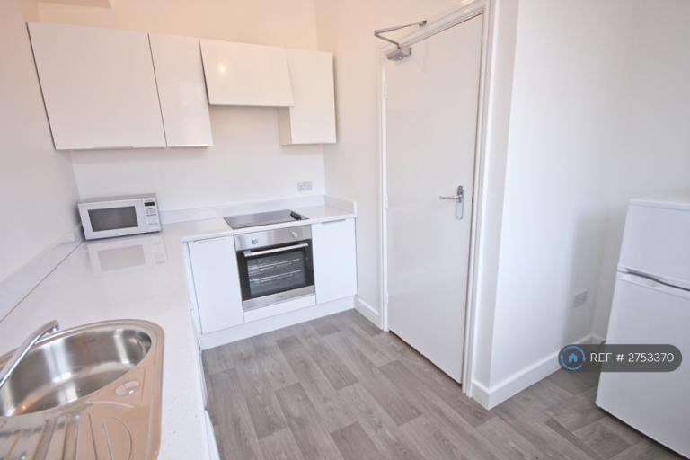 3 bedroom flat in Elm Av, Nottingham, NG3 (3 bed) (#2753370)