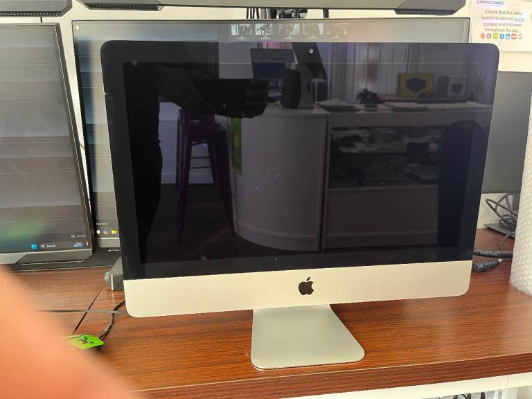 Slim Apple 2012 iMac 21.5” Quad Core i5 2.7GHz 8GB 500GB SSD Adobe Suite Final Cut Pro MS Office