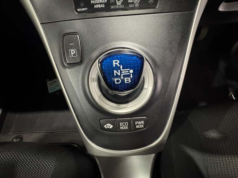 TOYOTA AURIS 1.8 VVT-h T4 2012