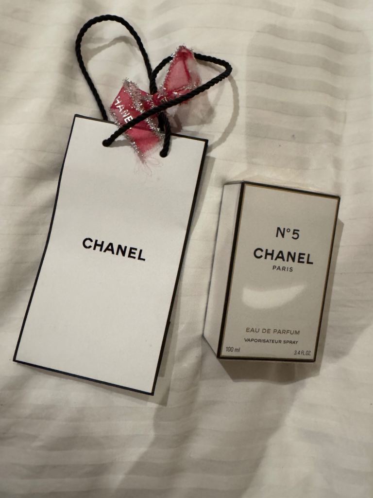 Chanel no.5 Eau de Parfum 100mls spray. Boxed and brand new. 