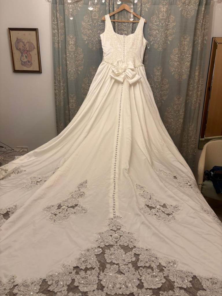 Ivory wedding dress (made in spain) 