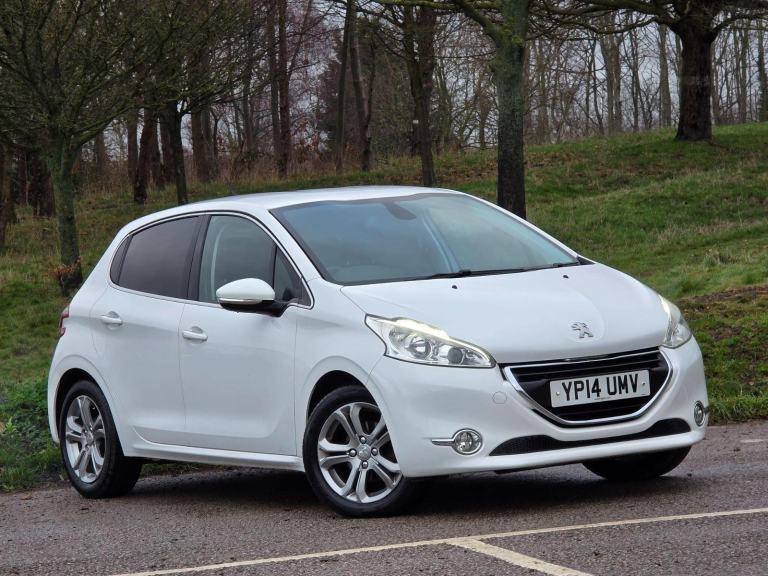 2014 Peugeot 208 1.4 HDi Allure Euro 5 5dr Hatchback Diesel Manual