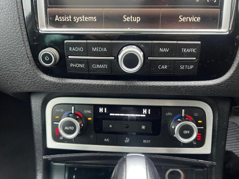 2014 Volkswagen Touareg 3.0 TDI V6 BlueMotion Tech R-Line Tiptronic 4WD Euro 5 (s/s) 5dr ESTATE D...