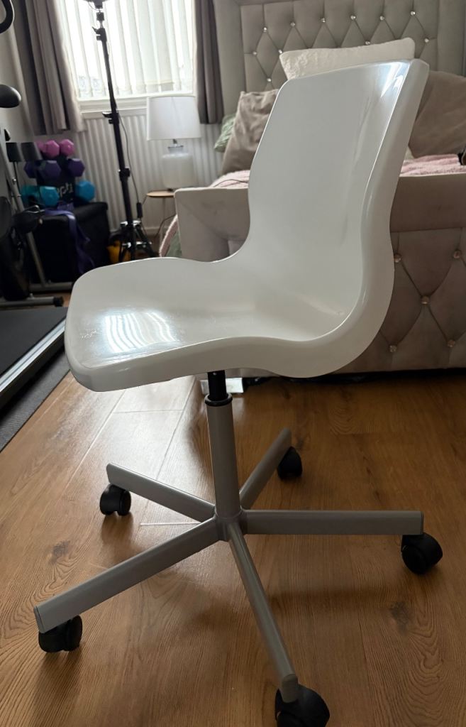Swivel desk chair 