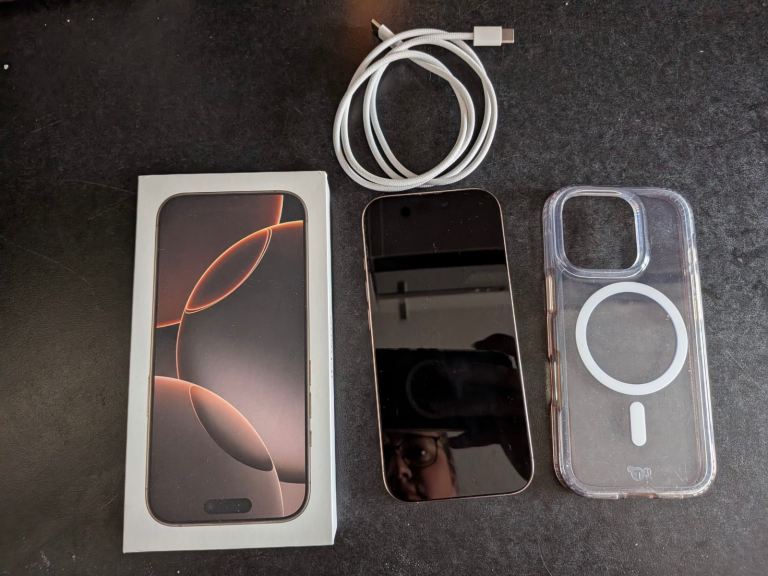 iPhone 16 pro Desert titanium 