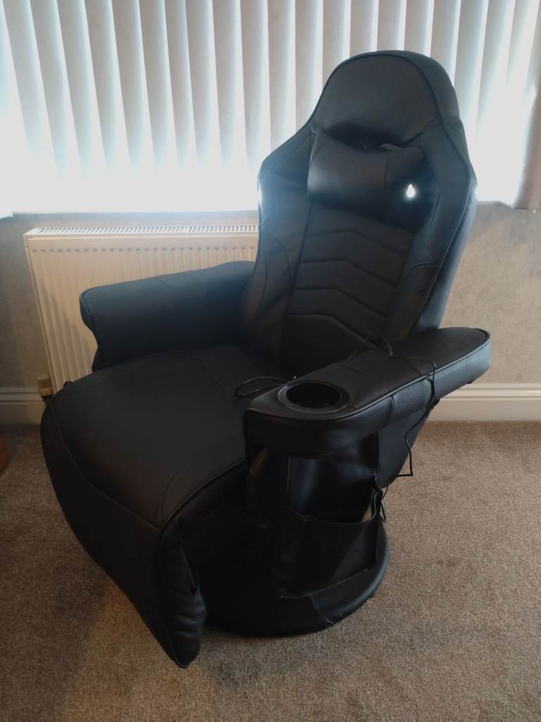 PC Gaming chair in excellent condition its like new.