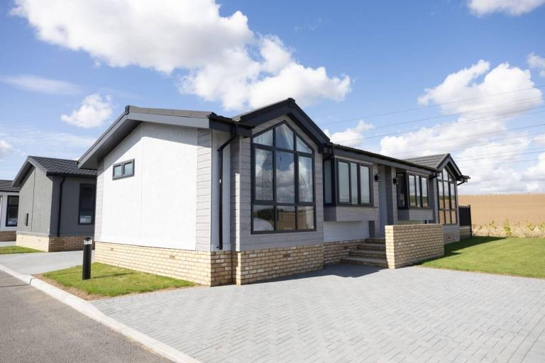 Stately Albion Kensington in Stanford-le-Hope  - Lodge / Caravan 