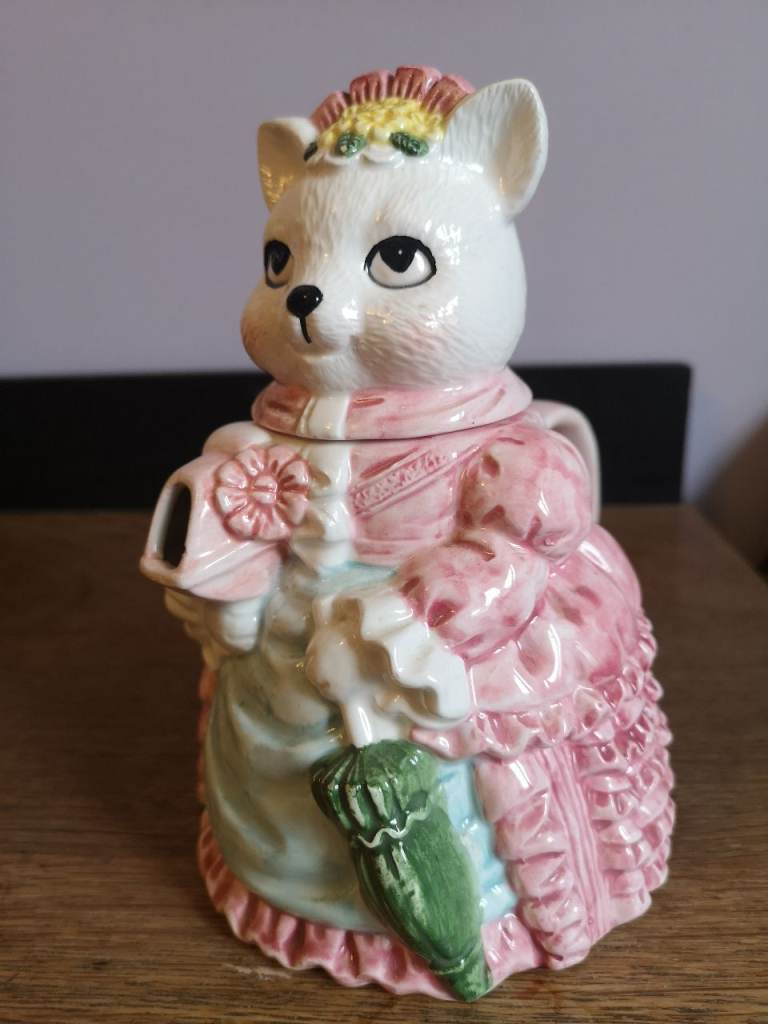 Vintage cat teapot 