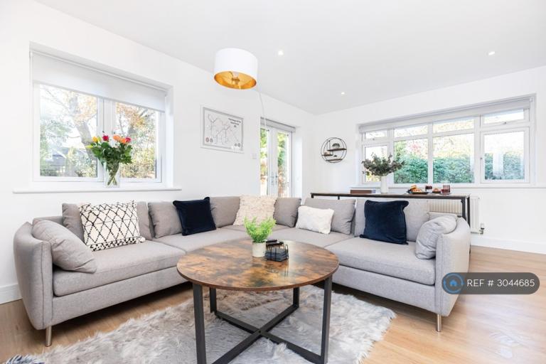 3 bedroom house in Yeovilton Close, Lymington, SO41 (3 bed) (#3044685)