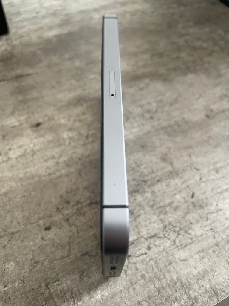 £60 iPhone SE 32GB Model A1723 