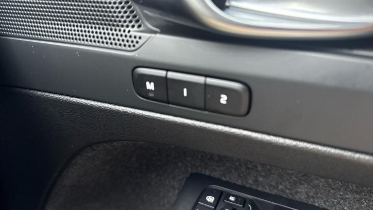 2025 Volvo XC40 2.0 B4P Plus Dark 5dr Auto Petrol Estate Estate Petrol Automatic