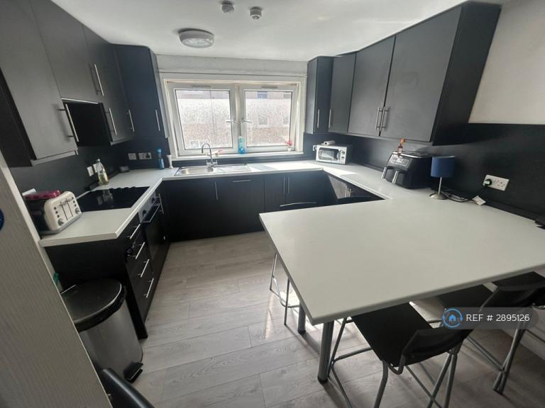 4 bedroom flat in St. Mungo Avenue, Glasgow, G4 (4 bed) (#2895126)
