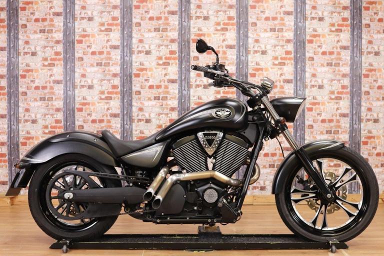 2012 VICTORY VEGAS ZACH NESS LIMITED EDITION - 17,009 MILES - MSR EXHAUST!