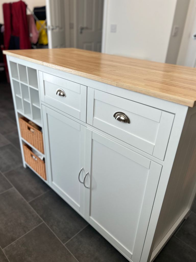 Kitchen Island/breakfast bar