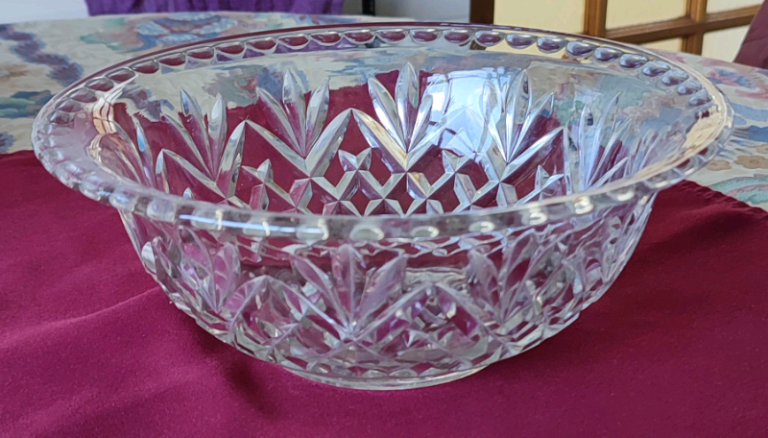 Cut glass salad or fruit bowl 