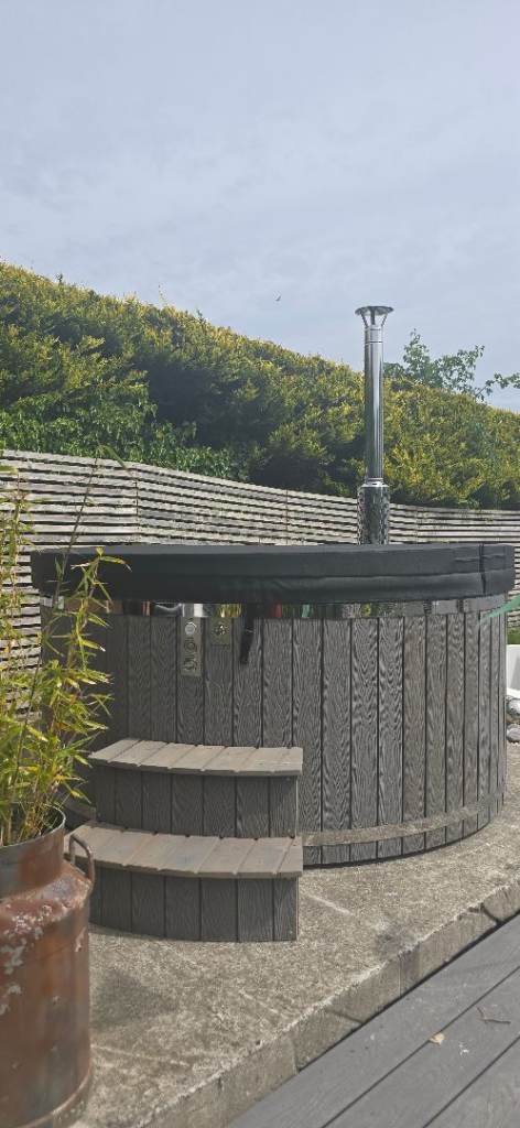 Wood burning hot tub with integrated stove