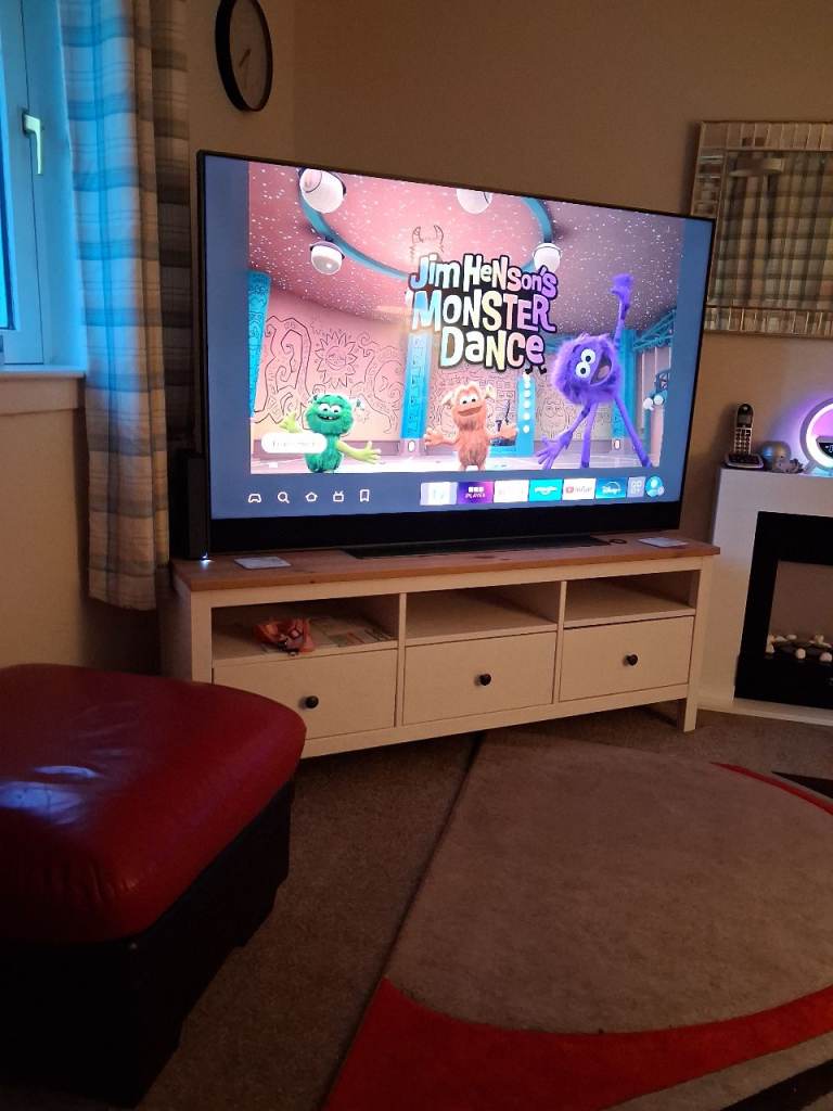 Smart TV with Remote – Good Condition